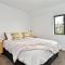 Salisbury Style - Modern city apartment - Christchurch Holiday Homes