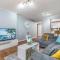 Large Apartment Near Stonehenge Amesbury Town Centre Smart TVs Netflix FREE PARKING