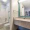 Econo Lodge Inn & Suites I-65