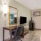Econo Lodge Inn & Suites I-65 - Brooks