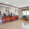 Econo Lodge Inn & Suites - 埃弗格林