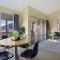 ULTIMATE CONVENIENCE, WALK-TO-TOWN TOWNHOUSE