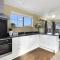 ULTIMATE CONVENIENCE, WALK-TO-TOWN TOWNHOUSE