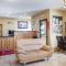 Econo Lodge Inn & Suites