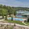 Lakefront Balcony and Pool Access Camdenton Condo - 卡姆登顿