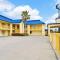 Days Inn & Suites by Wyndham Winnie