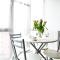 Apartment 24, Hotell
