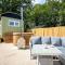 Penlea Retreat Luxury Coastal Shepherds Hut 5 Minute Walk to Pubs and Village