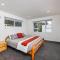 Waterfront Beach House - Paihia Holiday Home
