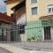 Apartment and rooms Parus