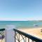 Beachfront Modern Apartment