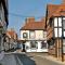 Stunning Georgian Flat in The Heart of Midhurst Old Town