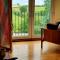 The Sleeping Dog Room at The Grumpy Schnauzer BnB Huge Room, Luxe Suite, Private Hot Tub, Breakfast, Gym, Games Room, Farm Stay, Amazing