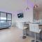 Central Penthouse with Hot Tub & Views 23