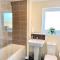 Superior Two-Bed Apartment with Free Parking, CV1 Coventry