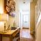 Buxton centre cosy cottage with free secure parking