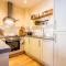 Buxton centre cosy cottage with free secure parking