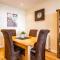 Buxton centre cosy cottage with free secure parking