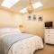 Buxton centre cosy cottage with free secure parking