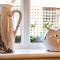 Buxton centre cosy cottage with free secure parking