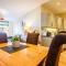 Buxton centre cosy cottage with free secure parking