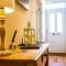 Buxton centre cosy cottage with free secure parking
