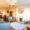 Buxton centre cosy cottage with free secure parking