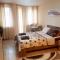 Enjoy Studios and Lovely Apartment Villa Park