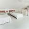 Serene Holiday Home for family with Garden - 滨海伊西尼
