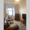Centrally located 1 bed modern flat with harbour views - Wick