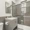 Newly Renovated 1BR Apt in Ideal Location - Belmont E1