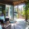 Taonga with Sea Views by Waiheke Unlimited - 欧尼罗亚