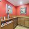 HomeTowne Studios & Suites by Red Roof Bentonville