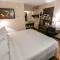Red Roof Inn PLUS+ St. Louis - Forest Park / Hampton Ave.