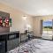 Red Roof Inn & Suites Austin East - Manor