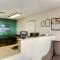 HomeTowne Studios by Red Roof Spartanburg - Asheville Highway
