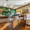 HomeTowne Studios by Red Roof Atlanta - Chamblee