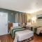 HomeTowne Studios by Red Roof Atlanta - Chamblee