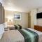 HomeTowne Studios by Red Roof Atlanta - Chamblee