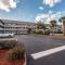 HomeTowne Studios by Red Roof Orlando South