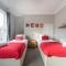 3 Bedroom Saks - 2 Living Area House in Newland Ave Hull
