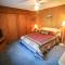 Quaint Condo 5 minutes to the ski slopes Valley Park D1