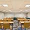 Holiday Inn Express Hotel & Suites Milwaukee-New Berlin by IHG