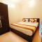 Sada Shiv Guest House ,similar to 3 star type, near Kashi Vishwanath Temple and Dashashwamedh Ghat with Parking