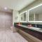 Hotel Lexen Newhall & Santa Clarita - Near Six Flags Magic Mountain