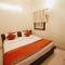 Sada Shiv Guest House ,similar to 3 star type, near Kashi Vishwanath Temple and Dashashwamedh Ghat with Parking