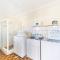 Sandals at the Bay Upstairs sleeps 6 Hyams Beach
