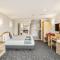 Parkside Hotel & Apartments