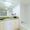 Main Beach Waterfront Apartment
