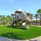 Off the Beachin' Path - 4BR Home with Golf Cart, 4 Bikes and Great Amenities! - 圣罗莎海滩
